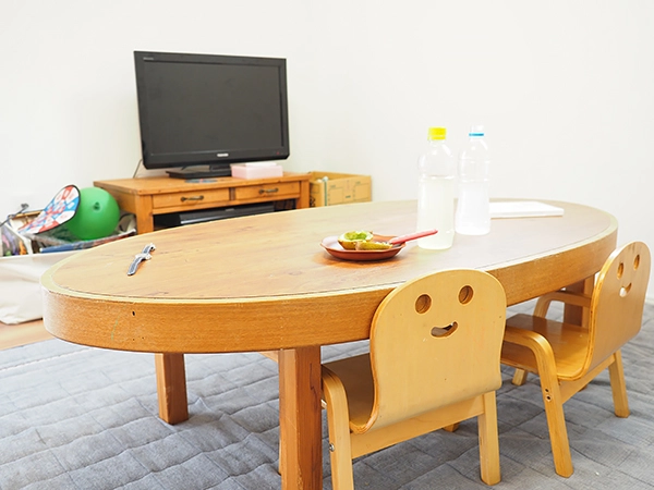 お子様の背丈に合わせた家具は施主様による制作