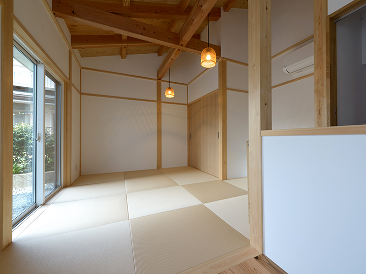 本格和室は縁なしの琉球畳でシンプルな和モダンテイストに